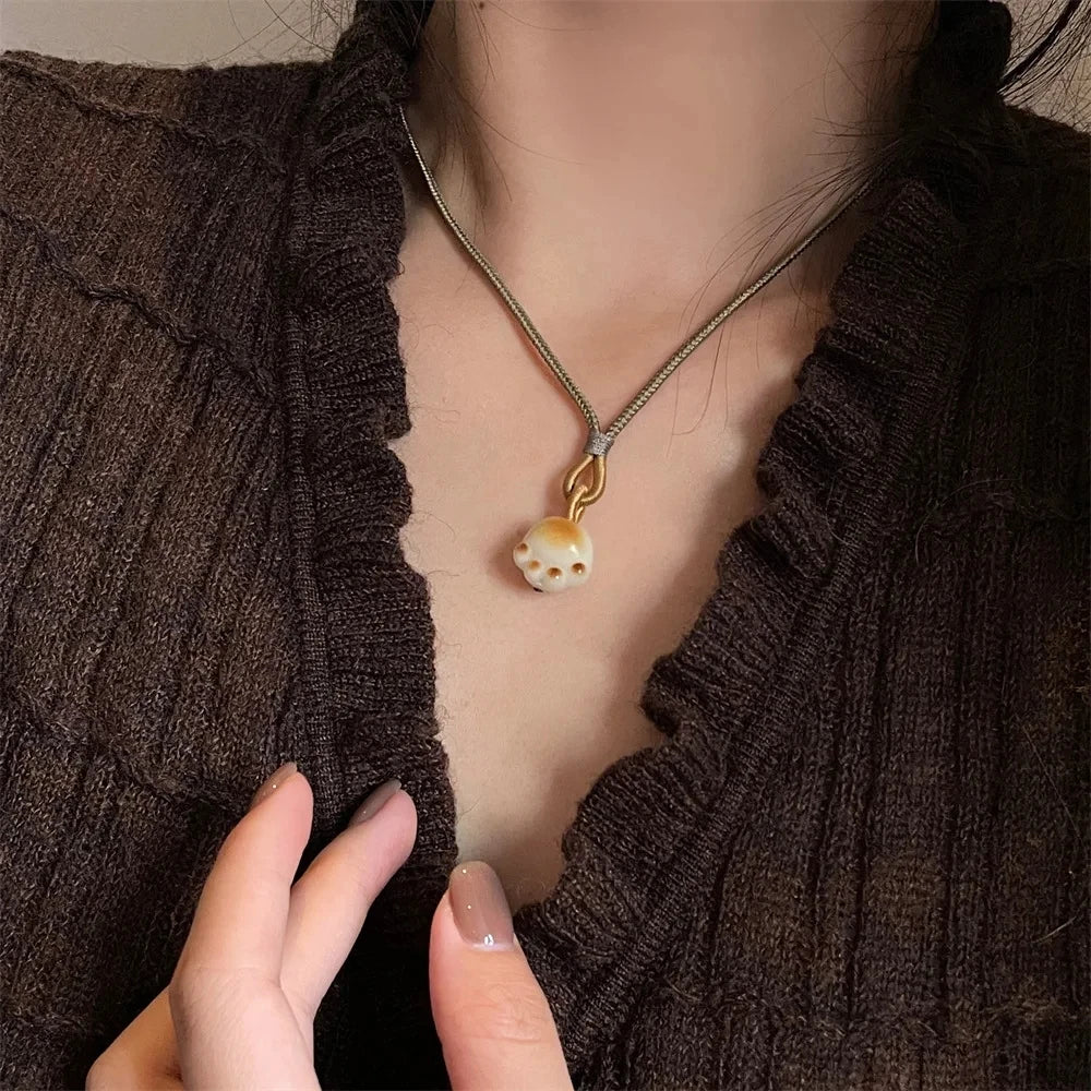 New Chinese style beaded butterfly necklace with a new high-end design niche sweater chain, women's summer collarbone chain