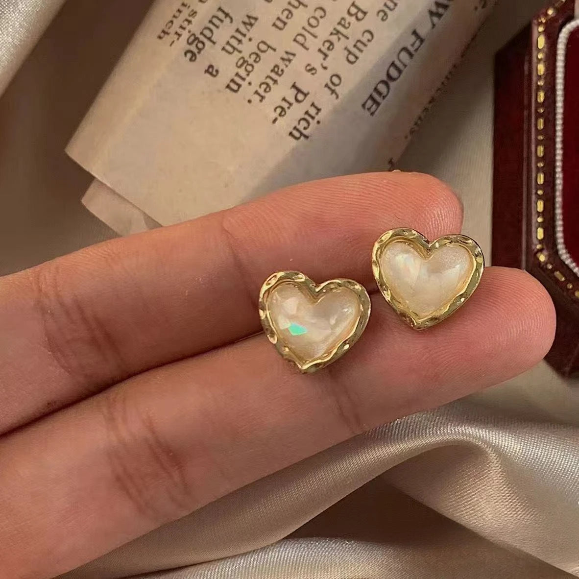 Ear Clip Without Ear Hole Women's Summer Ear Bone Clip Light Luxury Small Opal Heart Resin Stone Earrings Temperament Versatile