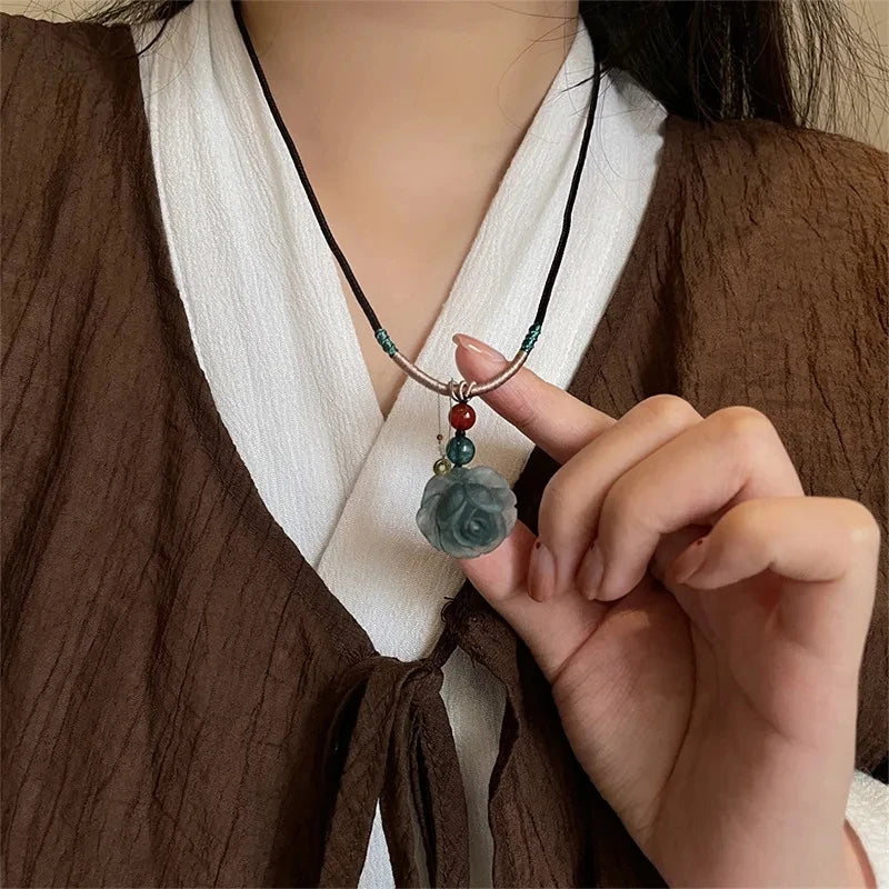 New Chinese style beaded butterfly necklace with a new high-end design niche sweater chain, women's summer collarbone chain
